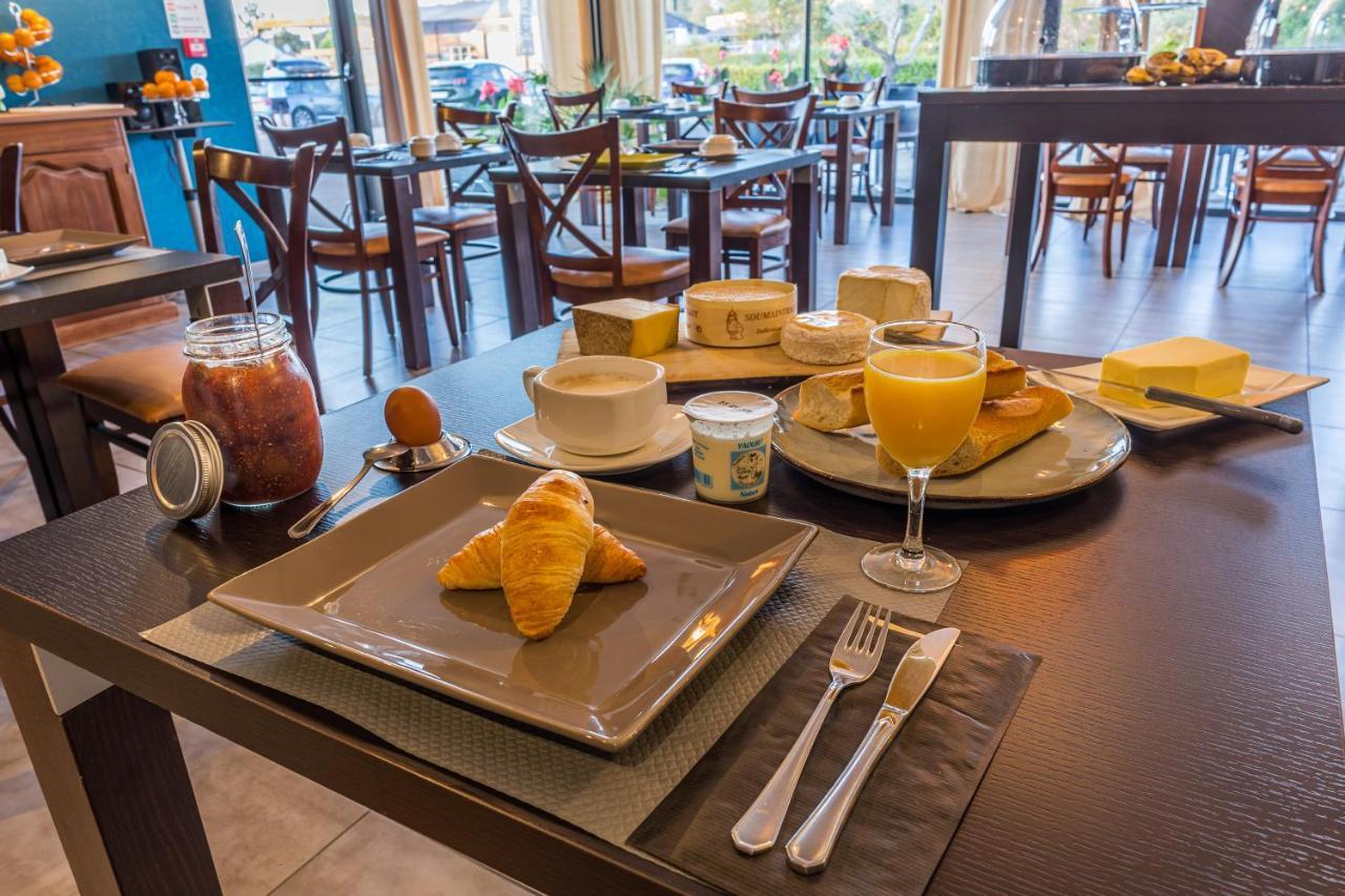 Logis Le Cadusia Hotel Chaource ภายนอก รูปภาพ