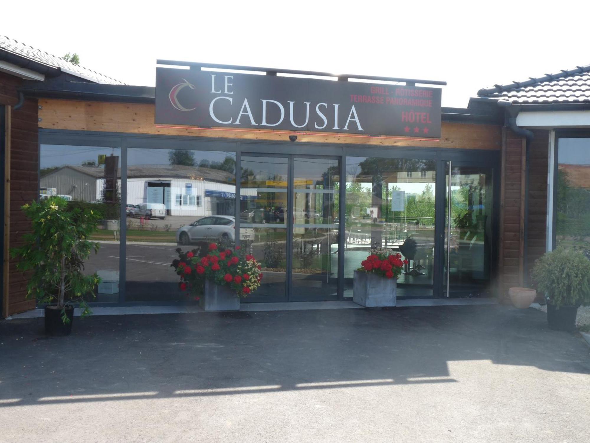 Logis Le Cadusia Hotel Chaource ภายนอก รูปภาพ