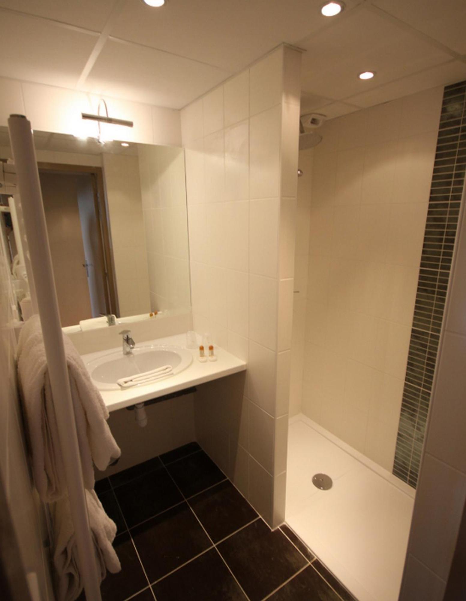 Logis Le Cadusia Hotel Chaource ภายนอก รูปภาพ