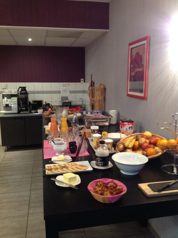 Logis Le Cadusia Hotel Chaource ภายนอก รูปภาพ