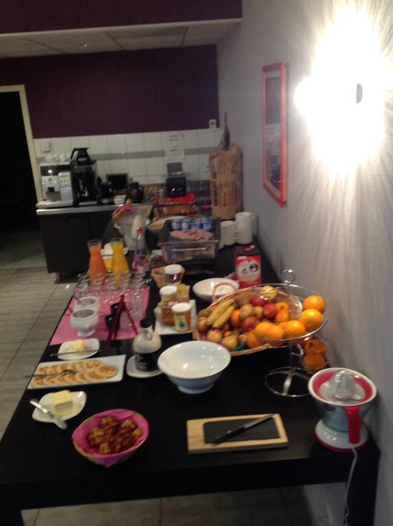 Logis Le Cadusia Hotel Chaource ภายนอก รูปภาพ