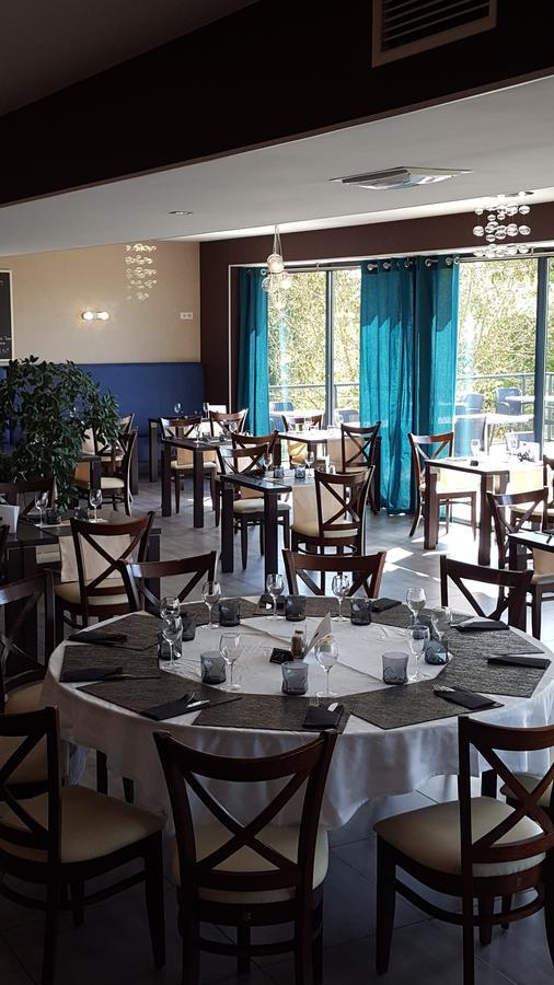 Logis Le Cadusia Hotel Chaource ภายนอก รูปภาพ