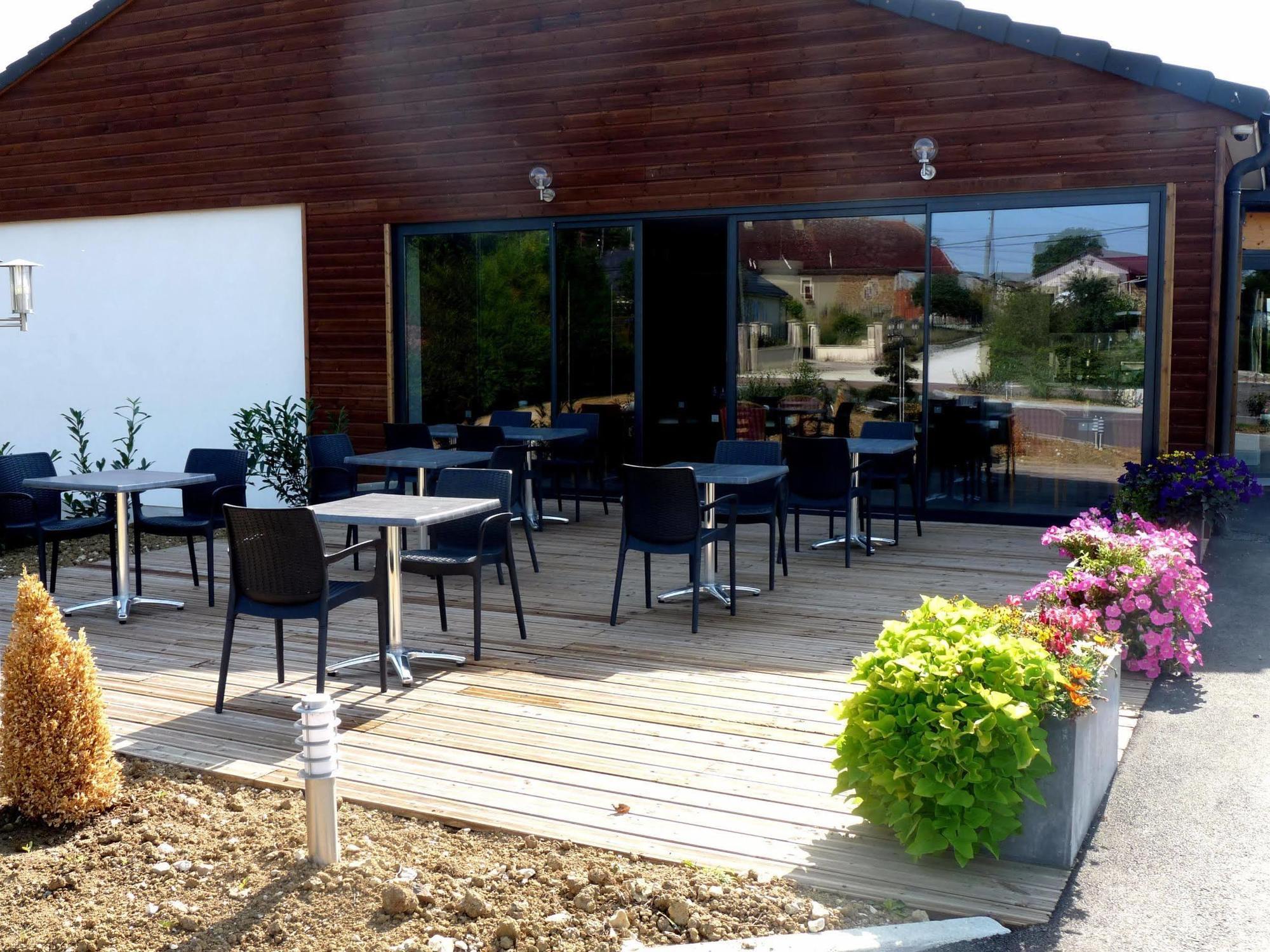 Logis Le Cadusia Hotel Chaource ภายนอก รูปภาพ