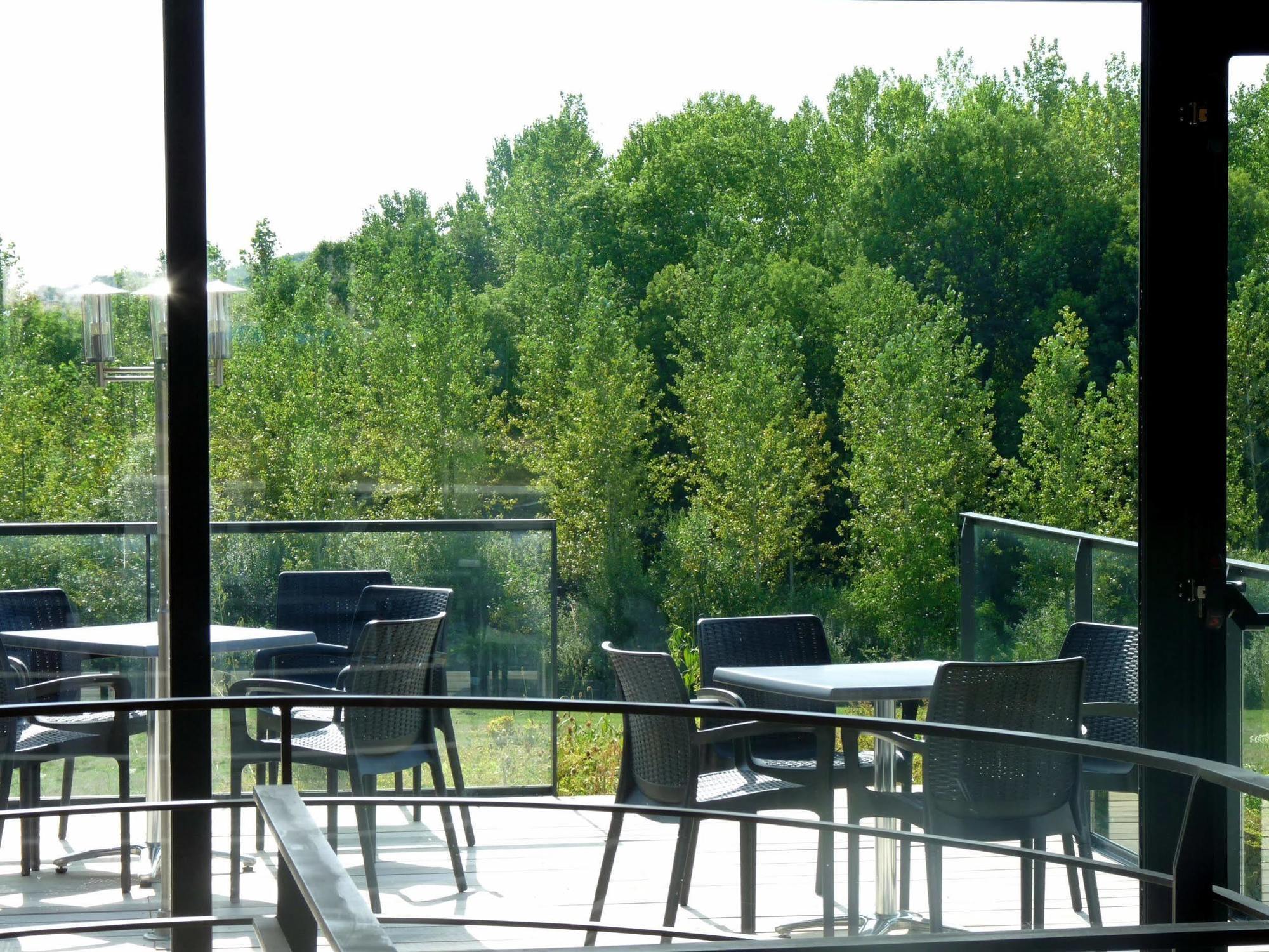 Logis Le Cadusia Hotel Chaource ภายนอก รูปภาพ