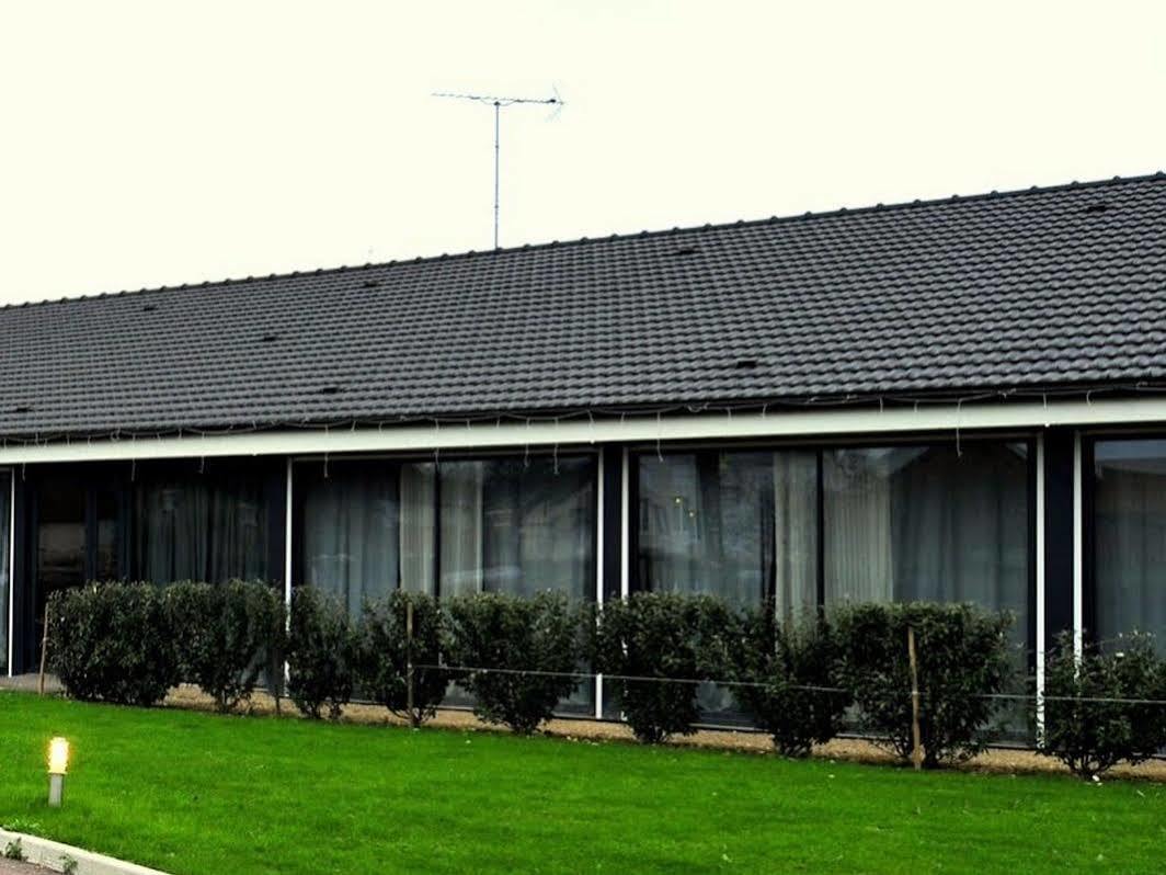 Logis Le Cadusia Hotel Chaource ภายนอก รูปภาพ